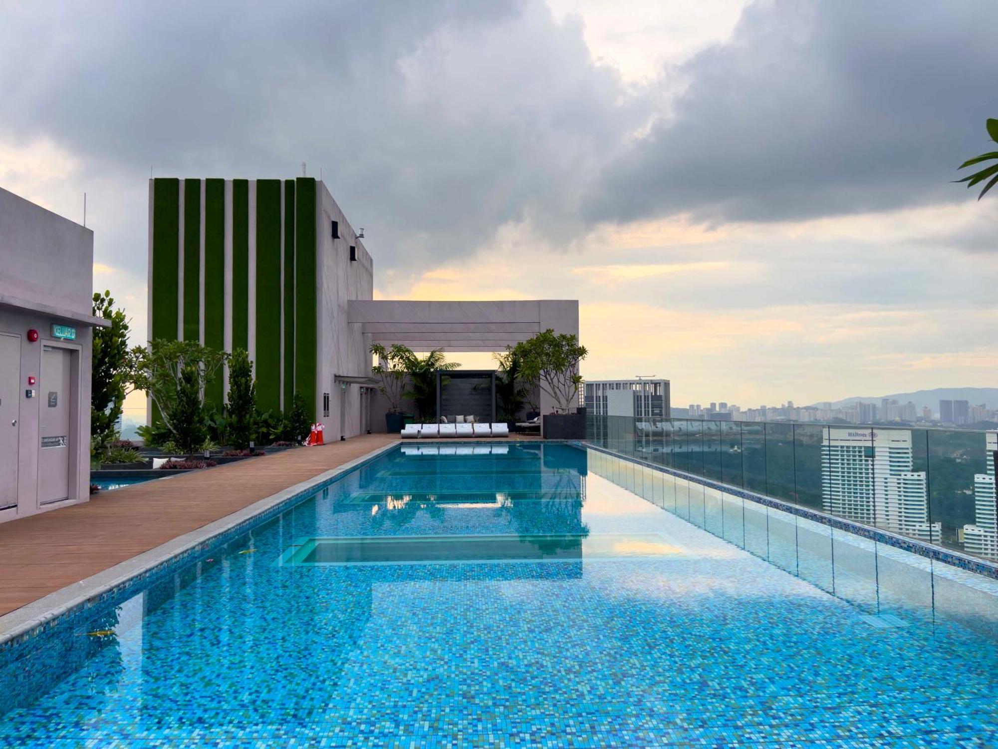 Sky Pool Suites Kl Sentral - Riveria City Куала-Лумпур Екстер'єр фото